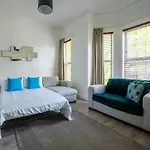 Tettenhall Lodge Apartment